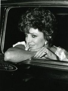 Joan Collins 1983, LA.jpg